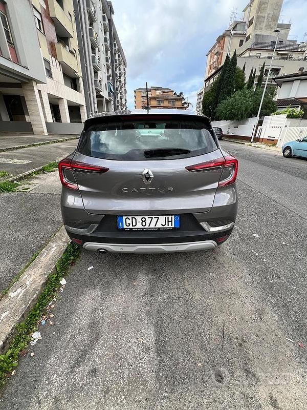 Usata Renault Captur 116 CV (85 kW) 2021 Grigio SUV