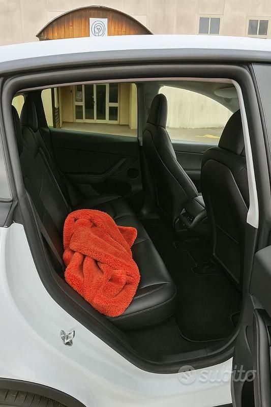 Usata Tesla Model Y 219 kW (299 CV) 2023 Bianco SUV