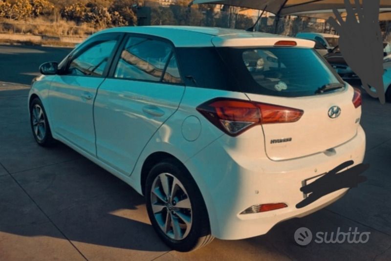 Usata Hyundai i20 84 CV (61 kW) 2014 Grigio Berlina