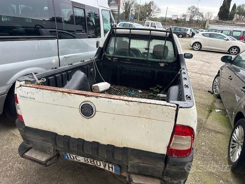 Usata Fiat Strada 84 CV (61 kW) 2006 Bianco Pick-up