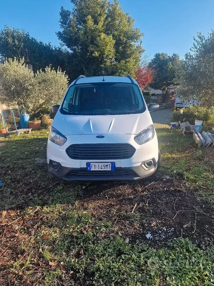 Usata Ford Courier 101 CV (74 kW) 2019 Bianco Monovolume