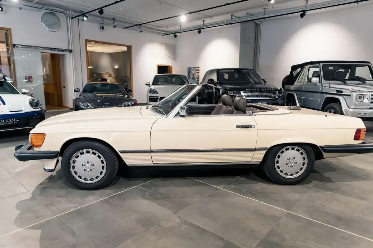 Usata Mercedes 560 245 CV (180 kW) 1986 Beige Cabrio