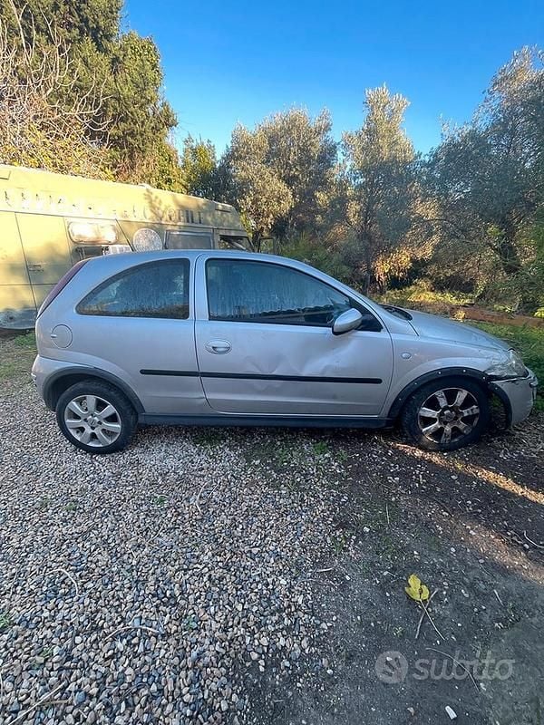 Usata Opel Corsa 54 CV (39 kW) 2006 Grigio Berlina
