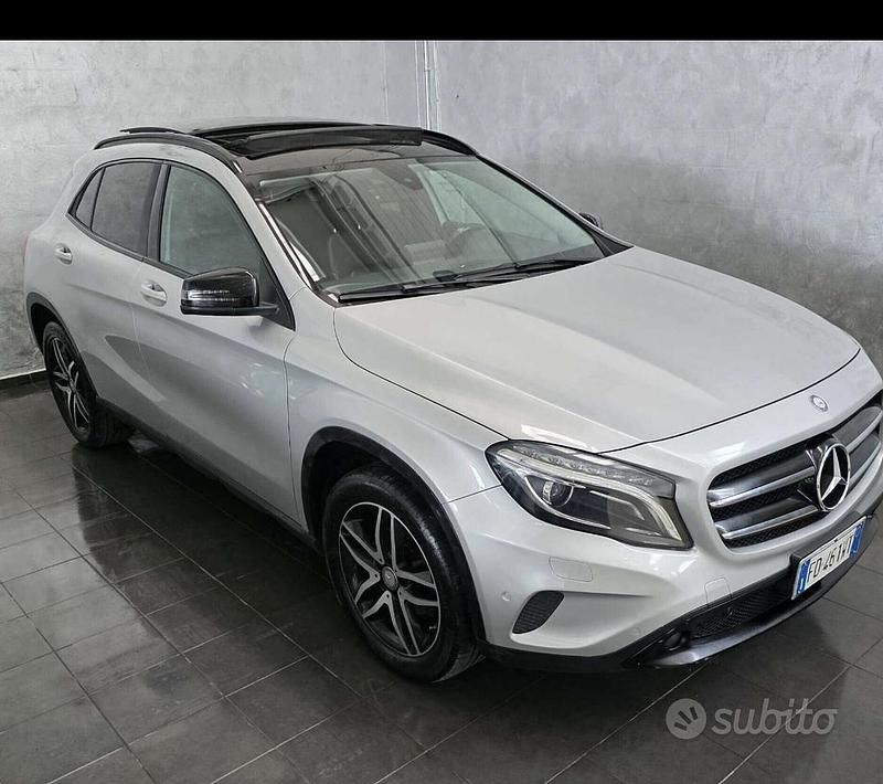 Usata Mercedes GLA200 136 CV (100 kW) 2016 Grigio SUV