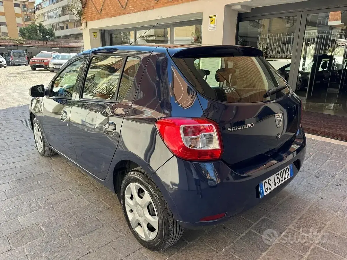 Usata Dacia Sandero Lauréate 90 CV (66 kW) 2015 Bluazzurro Utilitaria