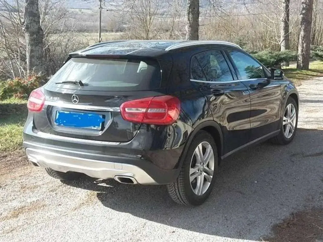 Usata Mercedes GLA180 122 CV (89 kW) 2017 Nero SUV