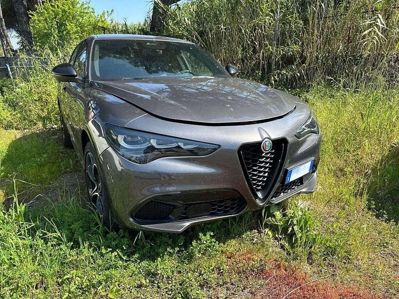 Usata Alfa Romeo Stelvio Veloce 210 CV (154 kW) 2024 Grigio vesuvio SUV