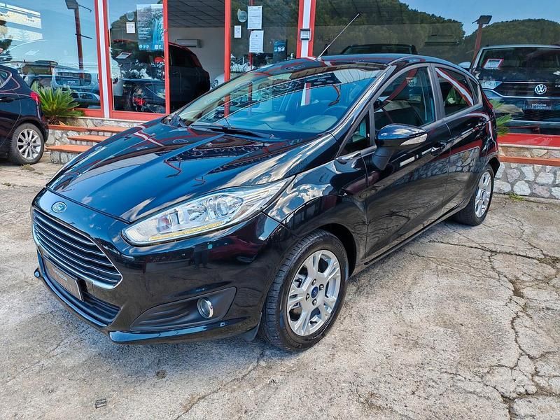 Nero Usata 2015 Ford Fiesta Tre volumi | 7000 € (Buon prezzo) - Immagine 1/4
