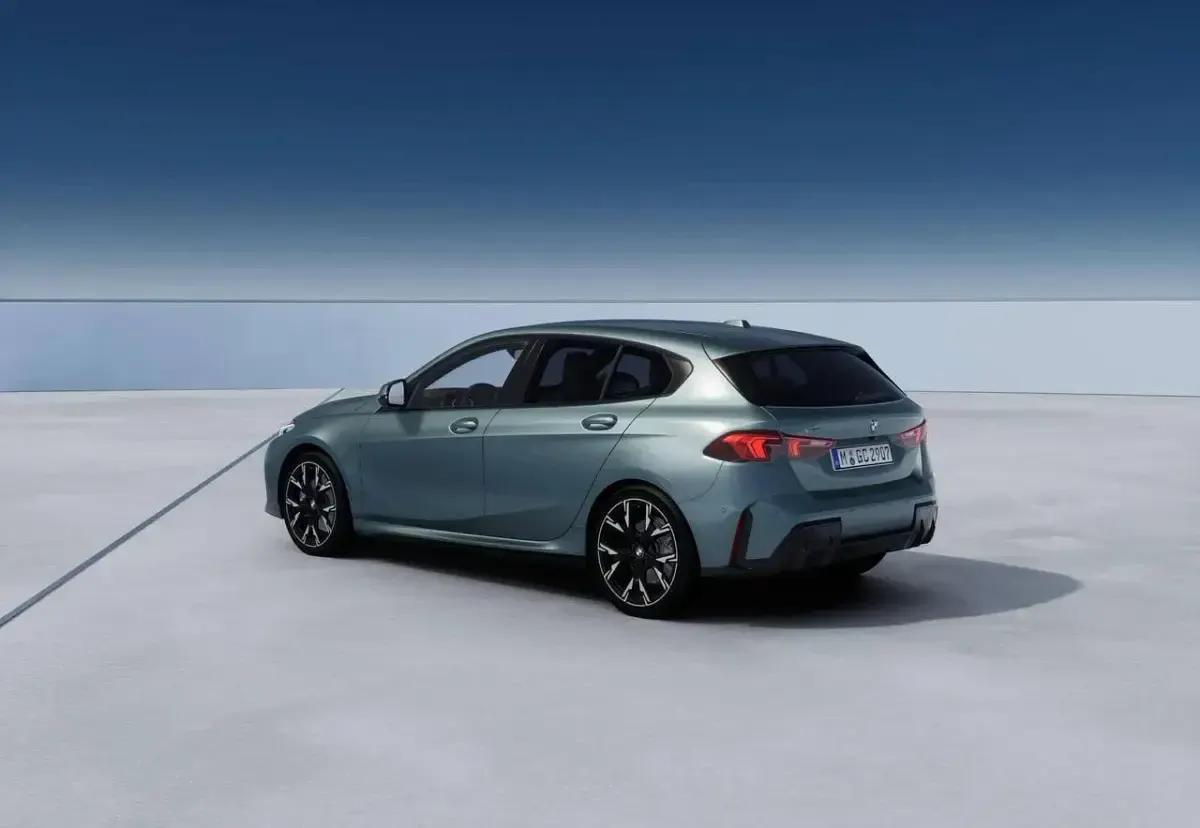 Nuova BMW 123 M Sport 217 CV (159 kW) 2026 Verde Utilitaria
