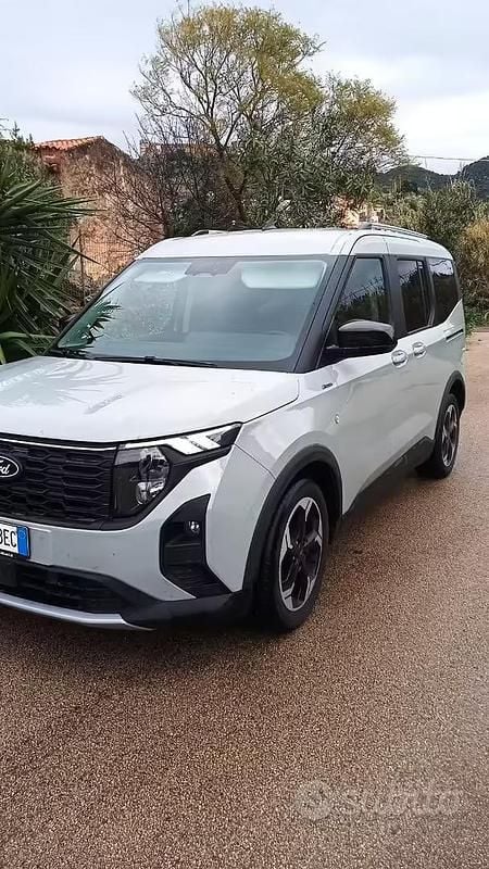 Usata Ford Tourneo Courier Active 125 CV (91 kW) 2024 Grigio Monovolume