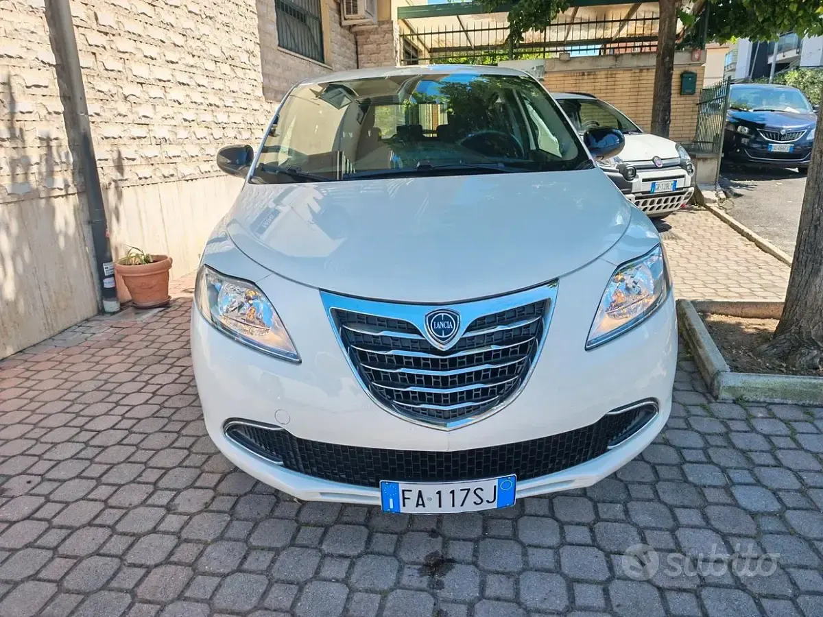 Usata Lancia Ypsilon 69 CV (50 kW) 2015 Bianco Utilitaria