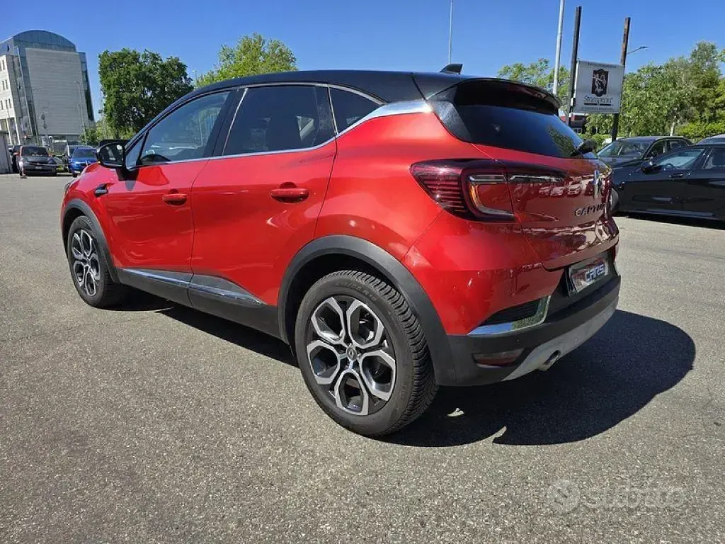 Usata Renault Captur 101 CV (74 kW) 2021 Rosso SUV
