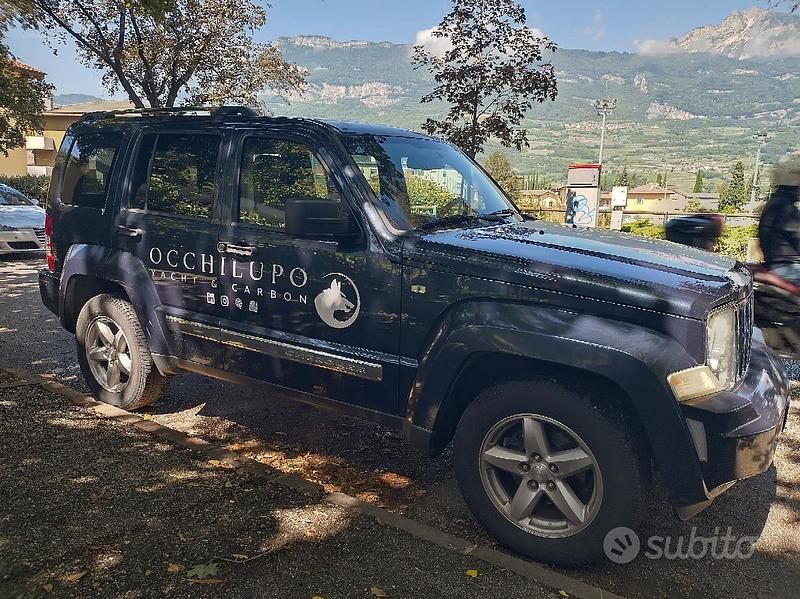 Usata Jeep Cherokee 177 CV (130 kW) 2009 Blu SUV