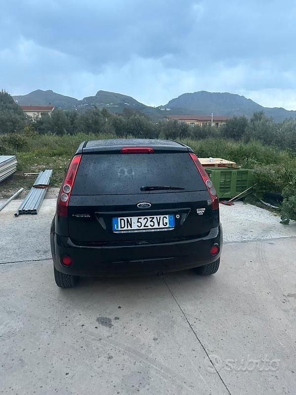 Usata Ford Fiesta 2006 Nero Utilitaria