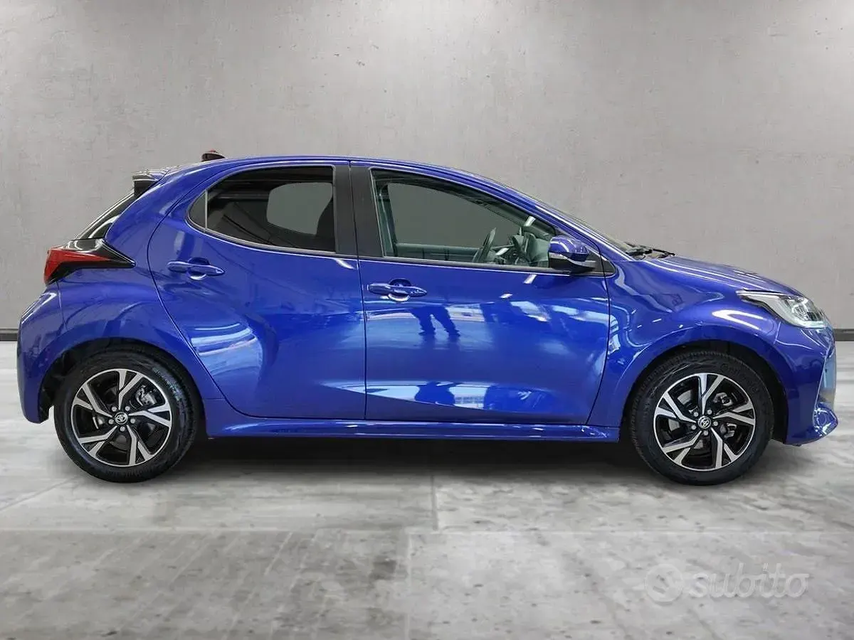Usata Toyota Yaris Hybrid Trend 92 CV (67 kW) 2025 Blu Berlina