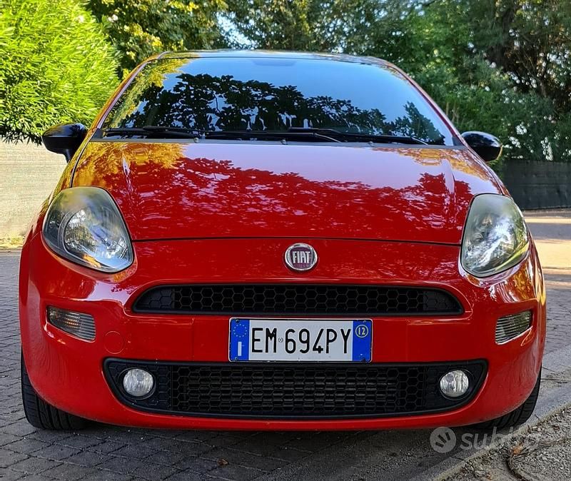 Usata Fiat Punto 85 CV (62 kW) 2012 Rosso Utilitaria