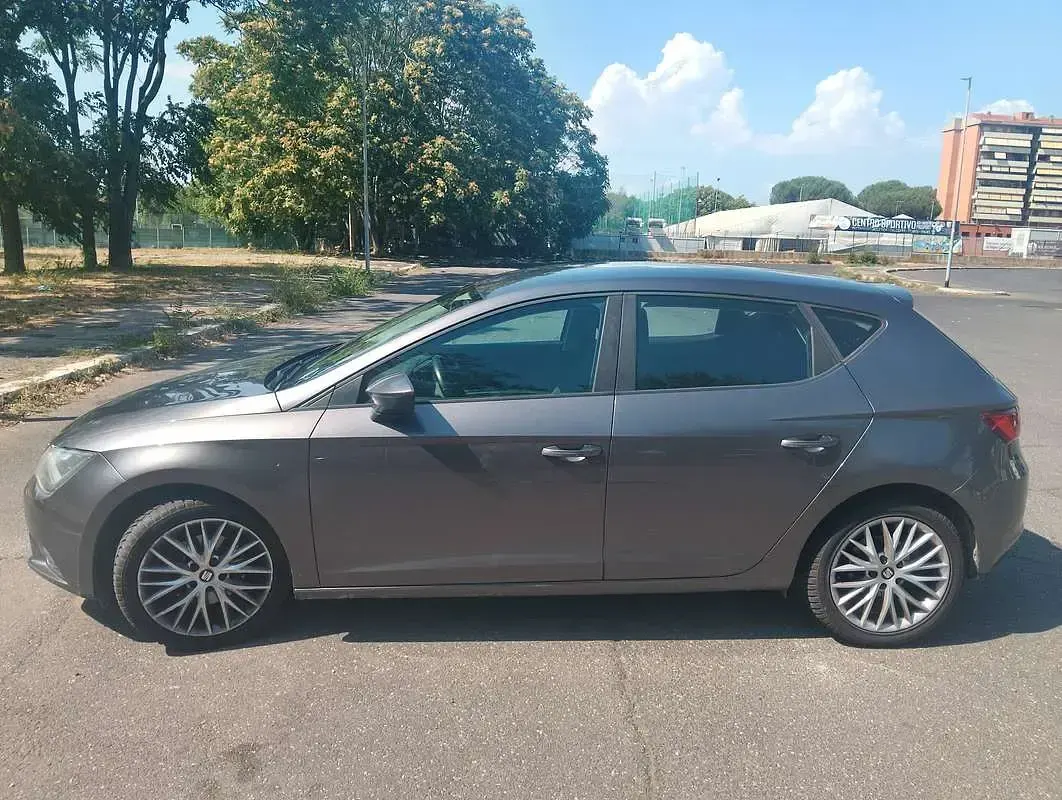 Usata Seat Leon Reference 110 CV (80 kW) 2015 Grigio Berlina