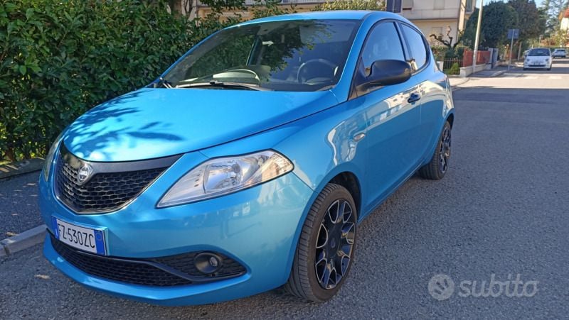 Usata Lancia Ypsilon 69 CV (50 kW) 2020 Blu Utilitaria