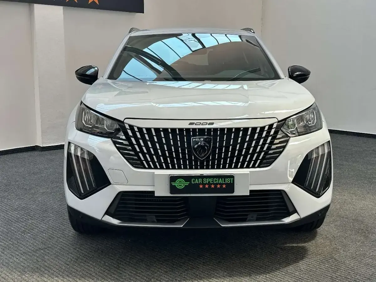 Usata Peugeot 2008 Allure 131 CV (96 kW) 2025 Bianco SUV