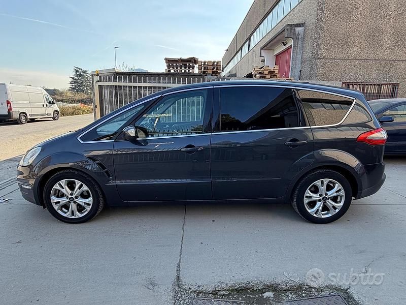 Usata Ford S-MAX Titanium 163 CV (119 kW) 2010 Blu Monovolume