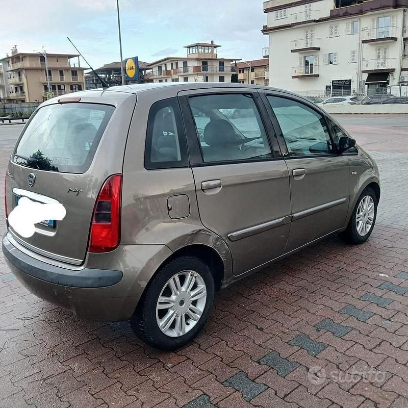 Usata Lancia Musa 69 CV (50 kW) 2006 Grigio Monovolume