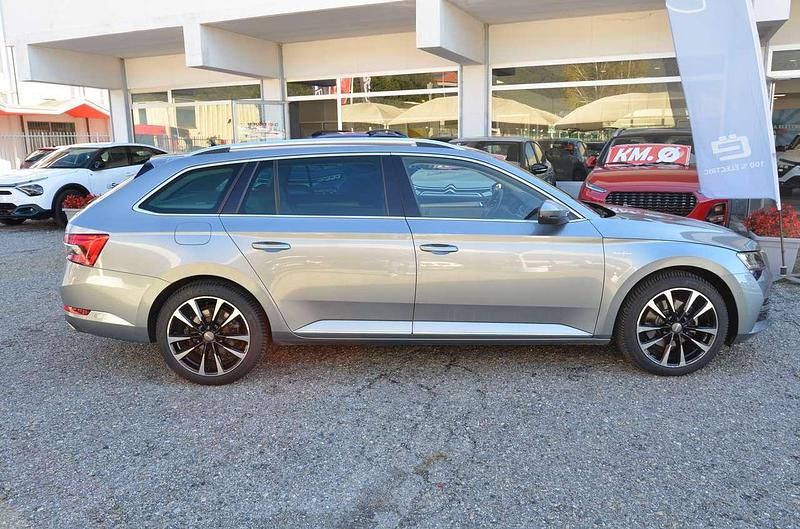 Usata Skoda Superb 156 CV (114 kW) 2020 Grigio Station wagon