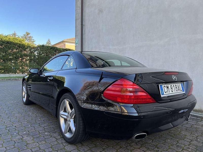 Usata Mercedes SL350 245 CV (180 kW) 2004 Nero Cabrio