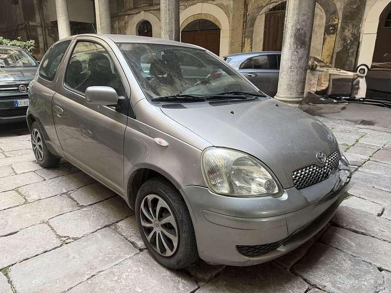 Usata Toyota Yaris 65 CV (47 kW) 2004 Utilitaria