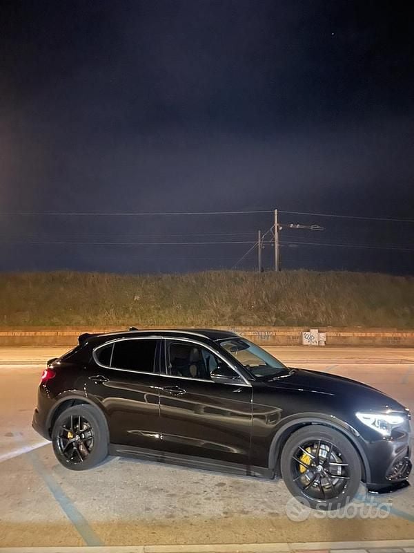 Usata Alfa Romeo Stelvio Super 180 CV (132 kW) 2017 Nero SUV