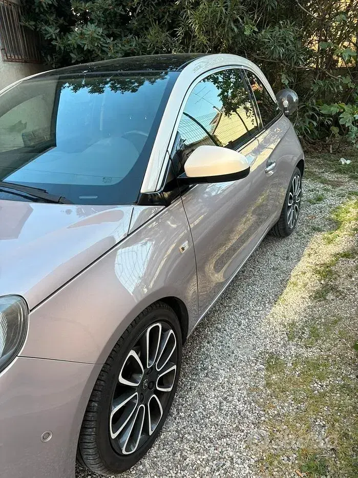 Usata Opel Adam 87 CV (63 kW) 2014 Utilitaria