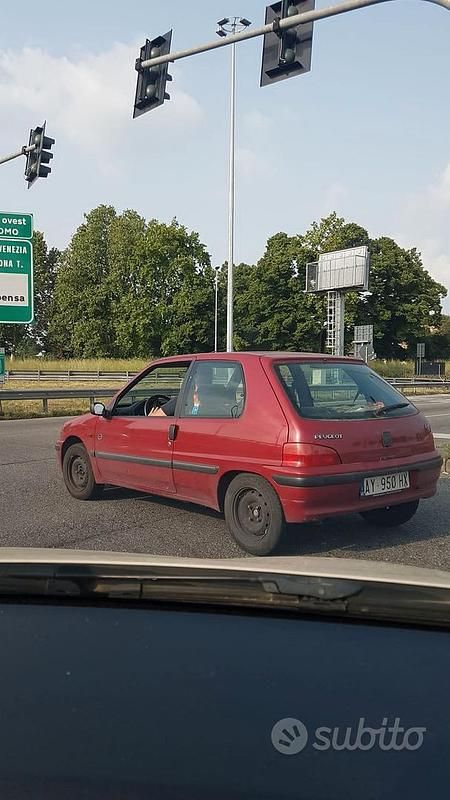 Usata Peugeot 106 60 CV (44 kW) 1998 Rosso Utilitaria