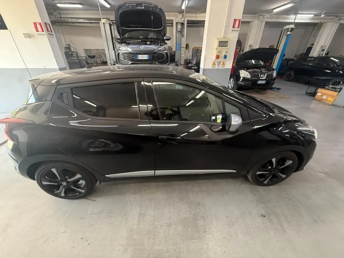 Używany Nissan Micra Tekna 90 KM (66 kW) 2017 Czarny Hatchback