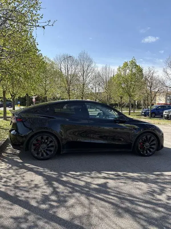Usata Tesla Model Y Performance 155 kW (211 CV) 2024 SUV