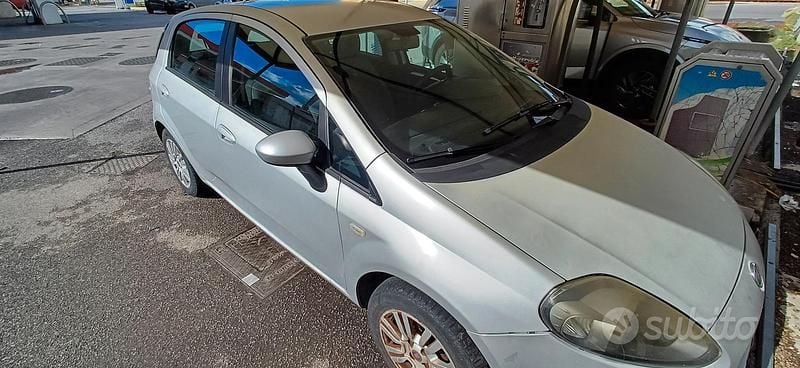 Usata Fiat Punto 77 CV (56 kW) 2012 Grigio Utilitaria