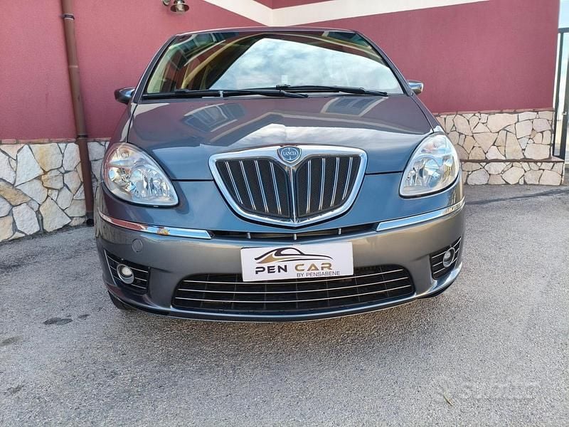 Grigio Usata 2009 Lancia Musa Monovolume | 5600 € (Buon prezzo) - Immagine 1/4