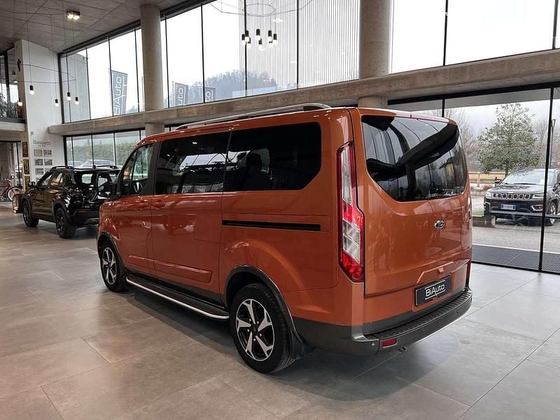 Usata Ford Tourneo Active 185 CV (136 kW) 2021 Arancione Monovolume