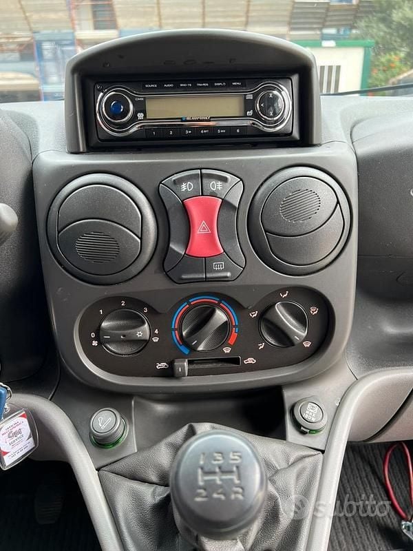 Usata Fiat Doblò 103 CV (75 kW) 2007 Grigio Monovolume