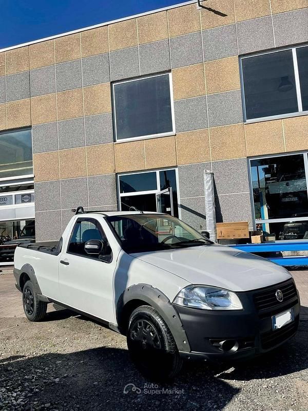 Usata Fiat Strada Trekking 95 CV (69 kW) 2012 Bianco Pick-up