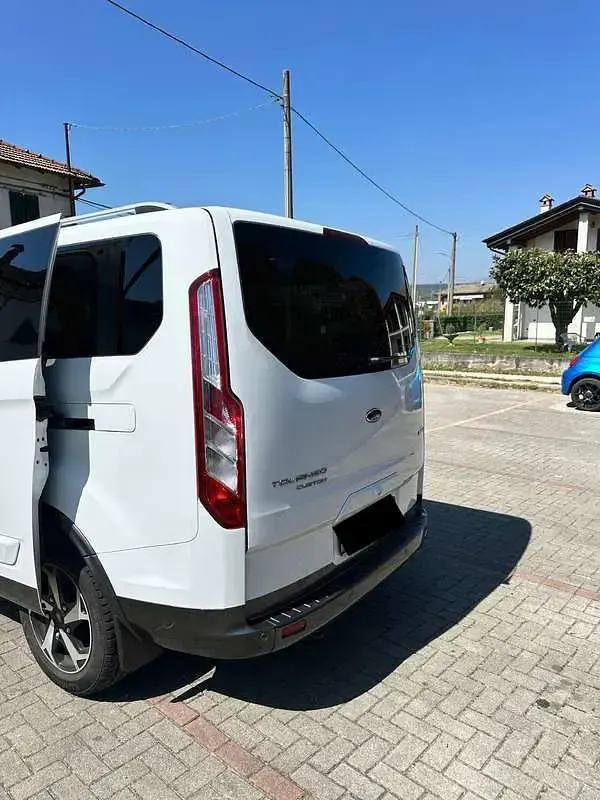 Begagnad Ford Tourneo Active 150 HK (110 kW) 2022 Vit Van