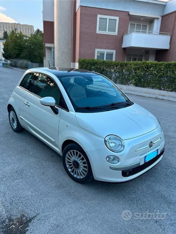 Usata Fiat 500 Lounge 69 CV (50 kW) 2011 Bianco Utilitaria