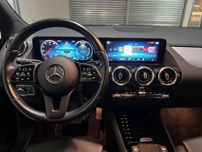 Usata Mercedes GLA180 116 CV (85 kW) 2021 Blu/azzurro SUV