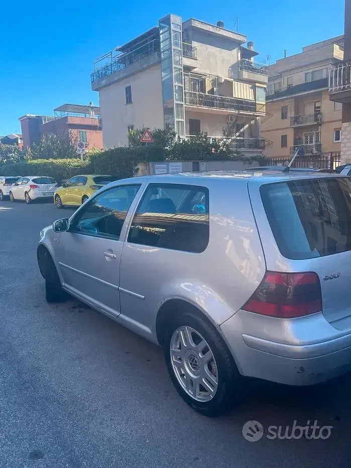 Usata VW Golf IV 101 CV (74 kW) 2004 Grigio Berlina