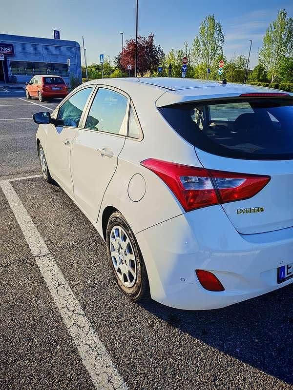 Occasion Hyundai i30 Comfort 110 PK (80 kW) 2012 Wit Sedan