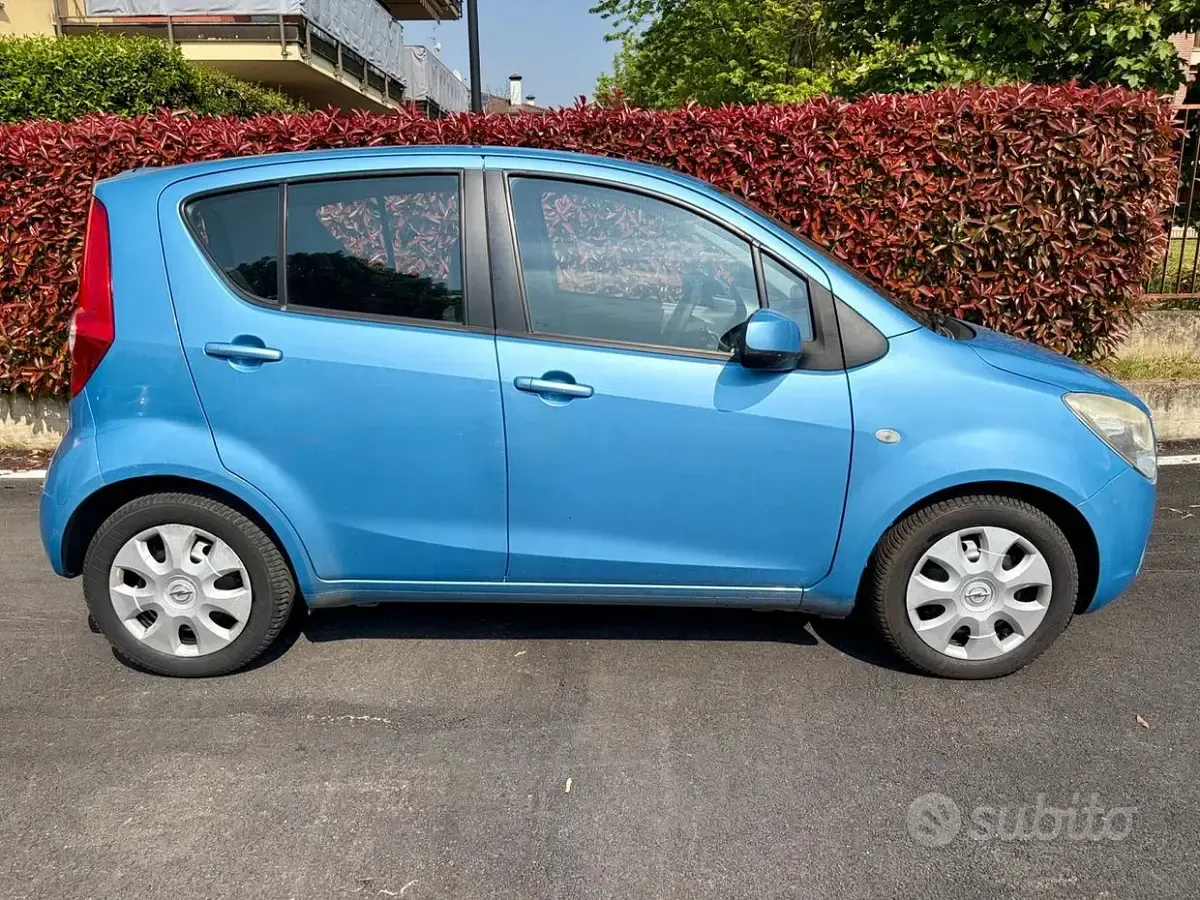Usata Opel Agila 65 CV (47 kW) 2009 Blu Utilitaria