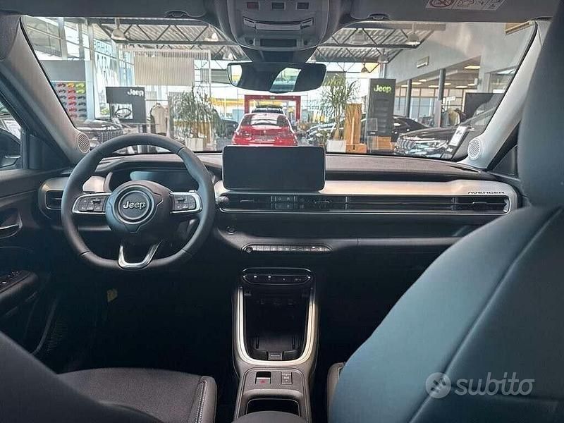 Nuova Jeep Avenger Longitude 101 CV (74 kW) 2025 Grigio SUV