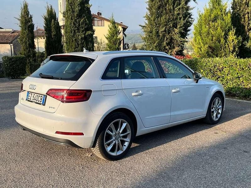 Bianco Usata 2015 Audi A3 Sportback g-tron Ambiente Due volumi | 10.500 € (Buon prezzo) - Immagine 1/4