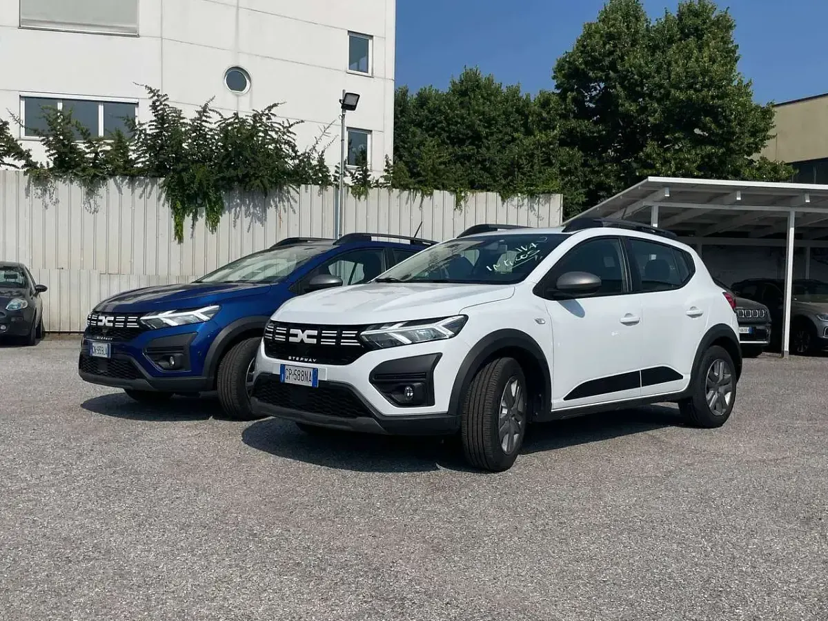 Usata Dacia Sandero Expression 101 CV (74 kW) 2023 Bianco Berlina