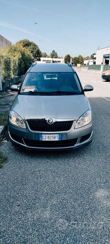 Usata Skoda Roomster 70 CV (51 kW) 2012 Grigio Monovolume
