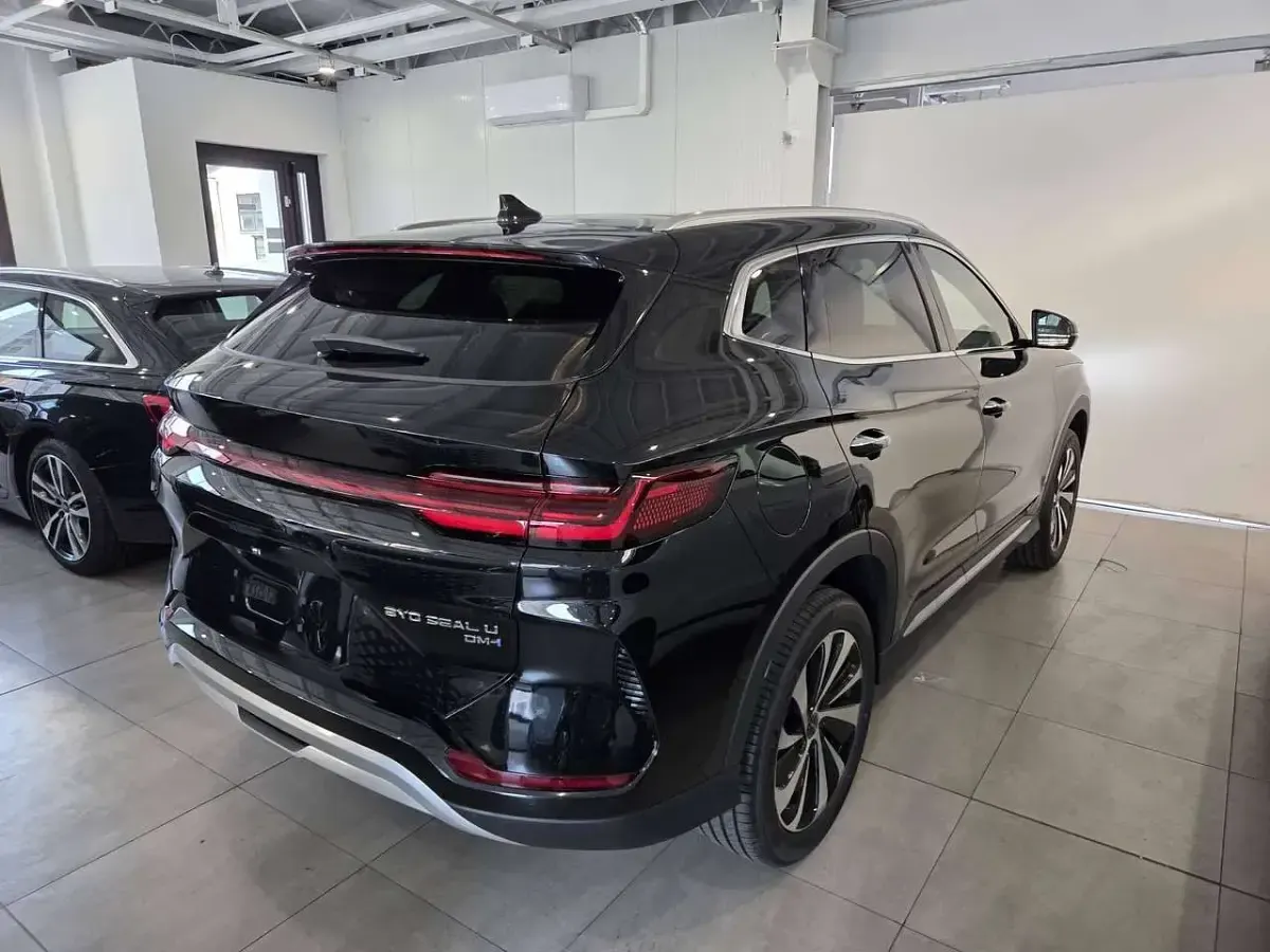 Nuova BYD Seal U Boost 98 CV (72 kW) 2026 Delan black SUV