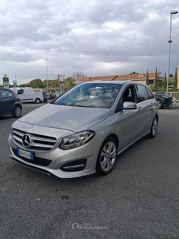 Usata Mercedes B200 136 CV (100 kW) 2015 Argento Monovolume